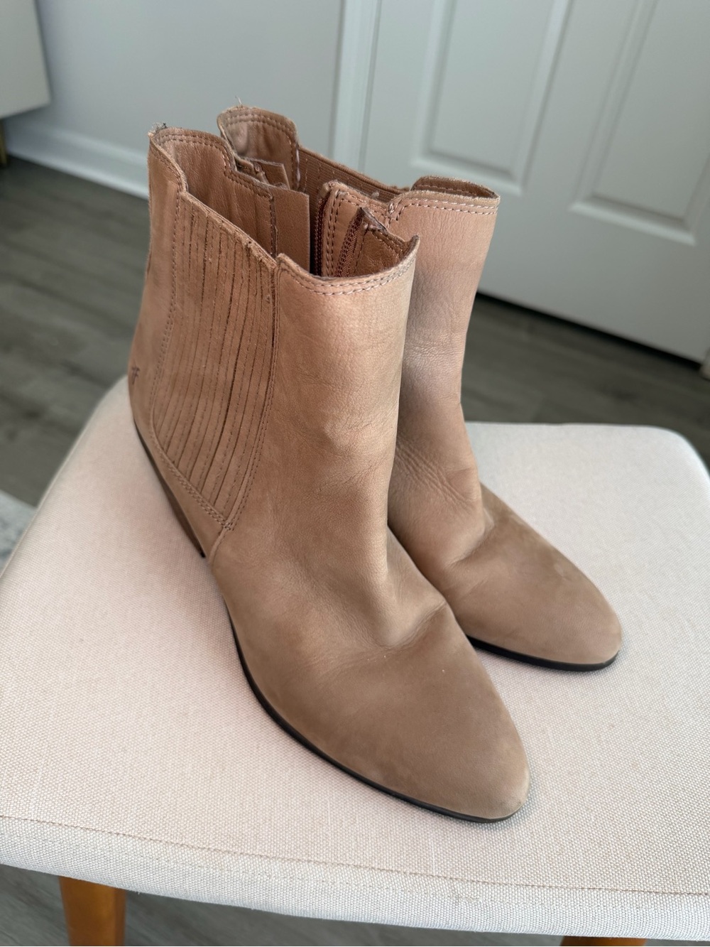 Frye Sandra Chelsea Leather Boot Taupe - Picture 7 of 7